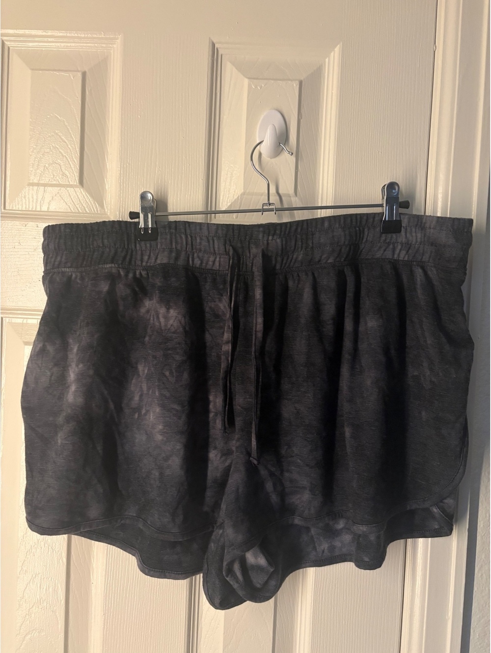 Athletic Women’s Black Tie-Dye Shorts XXL/2XG